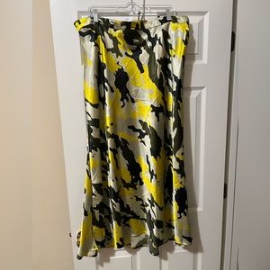 Camouflage skirt - shiny material